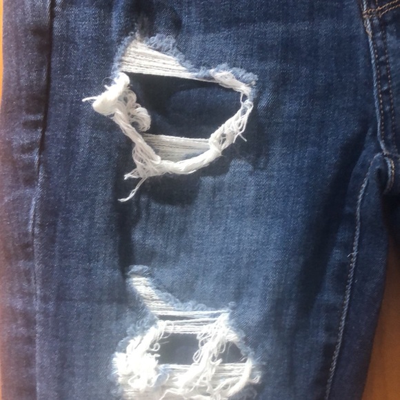 AE never worn women’s size 2 regular ripped jeans - Picture 3 of 8